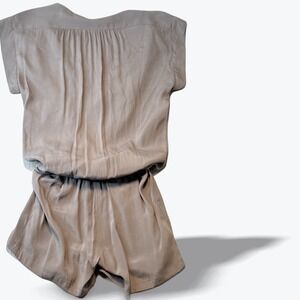 Emerson Thorpe V Neck Romper Short Sleeve Elastic Waist Taupe Brunch Outfit XS